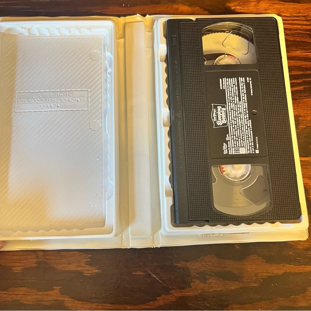 Lot of 3 VHS DISNEY PRINCESS MOVIES SNOW WHITE POCAHONTAS SLEEPING BEAUTY